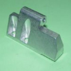 Шарнир крышки игольной нити 2100018